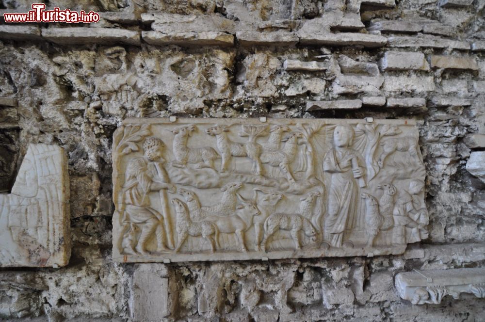 Immagine Resti archeologici presso le Catacombe di Santa Domitilla