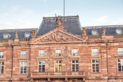 Il palazzo Aubette  sulla Piazza Kleber a Strasburgo - © jeafish Ping / Shutterstock.com