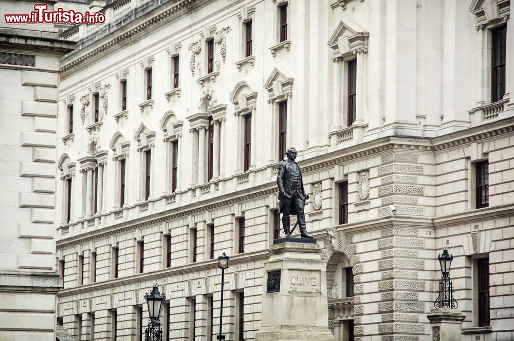Immagine L'austero edificio che ospita le Churchill War Rooms a Londra