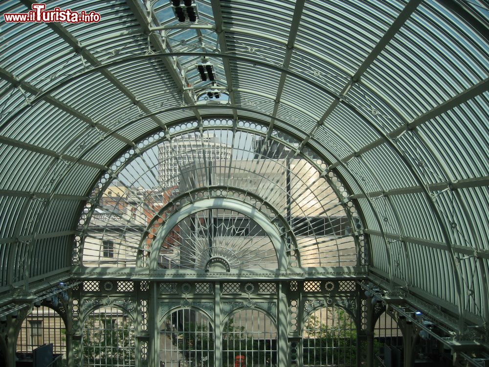 Immagine La Floral Hall dell Royal Opera House di Londra fu realizzata nel 1860, quando era usata come mercato floreale durante il giorno.