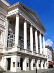 Londra, UK: la Royal Opera House, nel quartiere ...