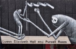 Un murales dipinto sui muri della Queen Elizabeth Hall del Southbank Centre di Londra, riva sud del Tamigi. - © Ron Ellis / Shutterstock.com