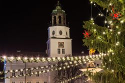 Decorazioni natalizie dei mercatini dell'Avvento di Residenzplatz a Salisburgo - © mikecphoto / Shutterstock.com