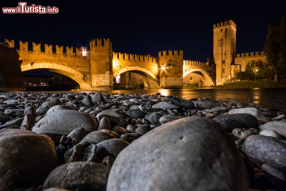 Immagine Castelvecchio by night vista nottruna del Ponte Scaligero di Verona