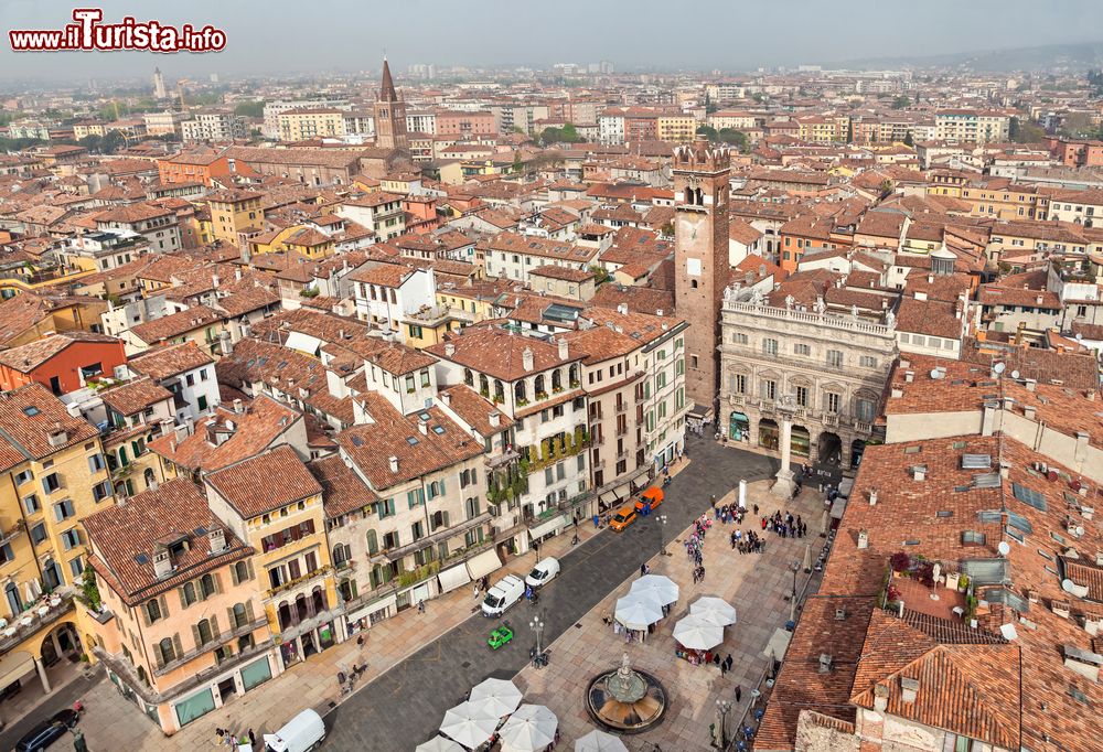 Cosa vedere e cosa visitare Piazza delle Erbe