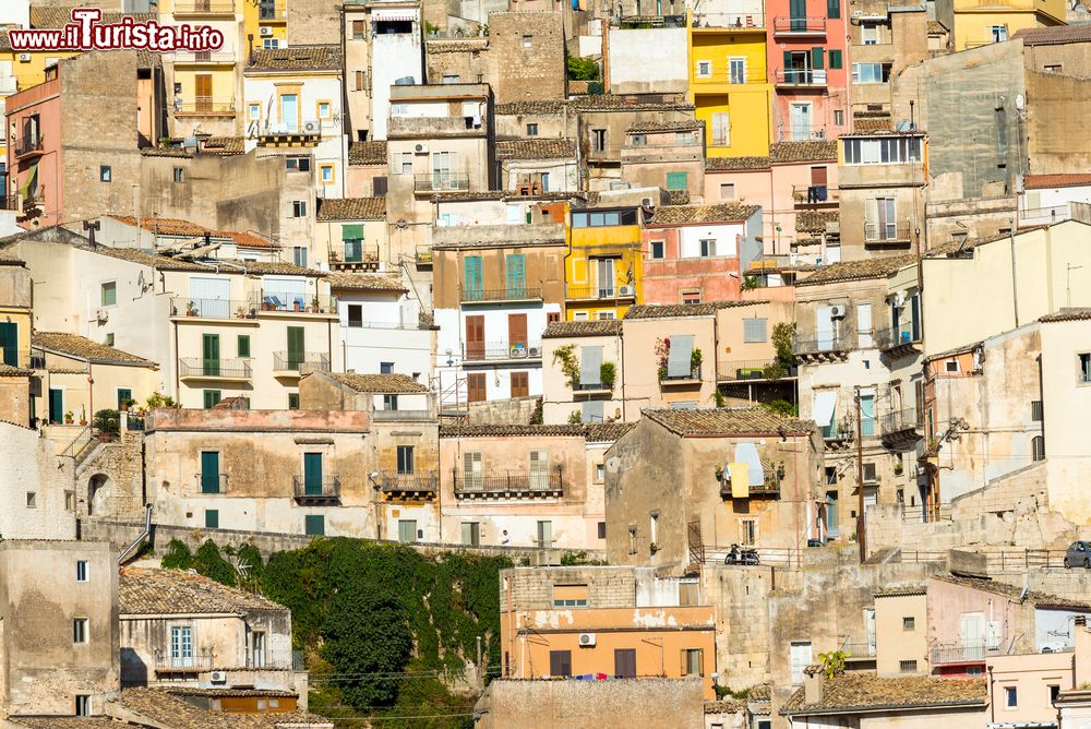 Immagine Le vecchie case del quartiere di Ragusa Ibla sono uno degli aspetti più affascinanti per i turisti stranieri che visitano la città siciliana.