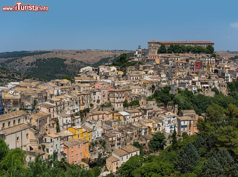 Immagine Vista panoramica su Ragusa Ibla, quartiere di Ragusa (Sicilia) che sorge su una collina di 440 metri s.l.m.