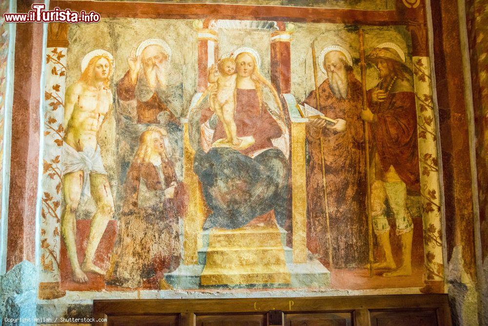 Immagine Affreschi nella Basilica dell'Isola di San Giulio, lago d'Orta - © Anilah / Shutterstock.com