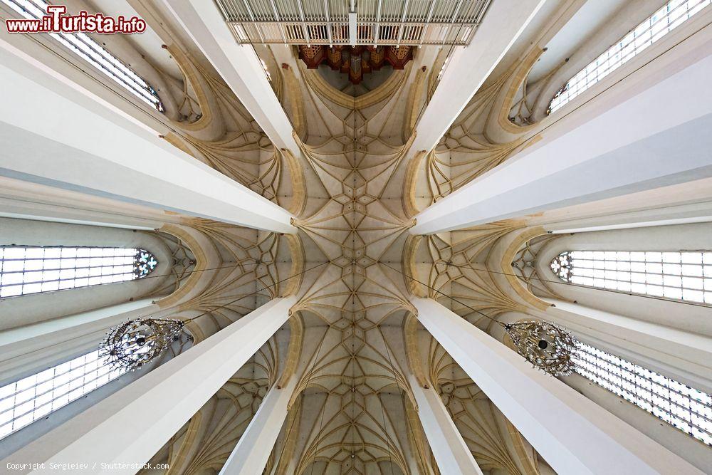 Immagine La volta della navata centrale della Frauenkirche di Monaco, in Germania. - © Sergieiev / Shutterstock.com