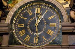 Il dettaglio dell'orologio della Cathédrale de Notre-Dame de Strasbourg (Strasburgo, Francia).