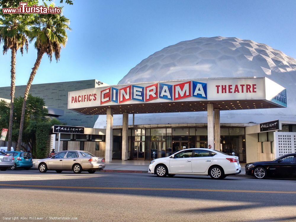 Immagine Il famoso Cinerama Dome, inaugurato nel 1963 su Sunset Boulevard ad Hollywood, è ancora oggi uno dei cinema preferiti dalle case di produzione per presentare i loro film - © Alex Millauer / Shutterstock.com