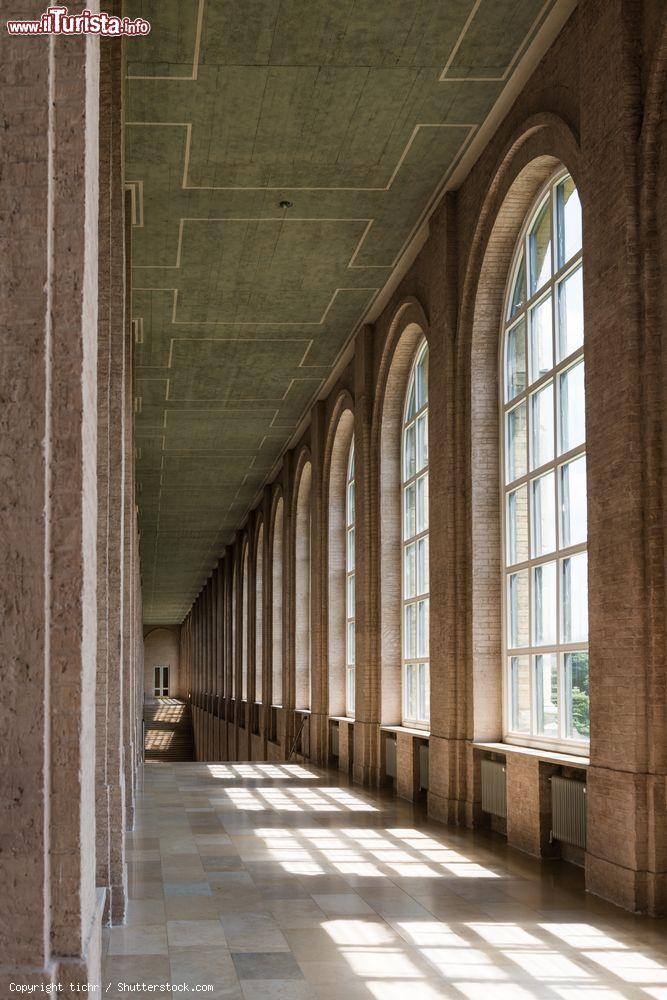 Immagine Immagine dell'interno dell'Alte Pinakothek (Pinacoteca Antica) di Monaco (Germania), dove si trova la scalinata - foto © tichr / Shutterstock.com