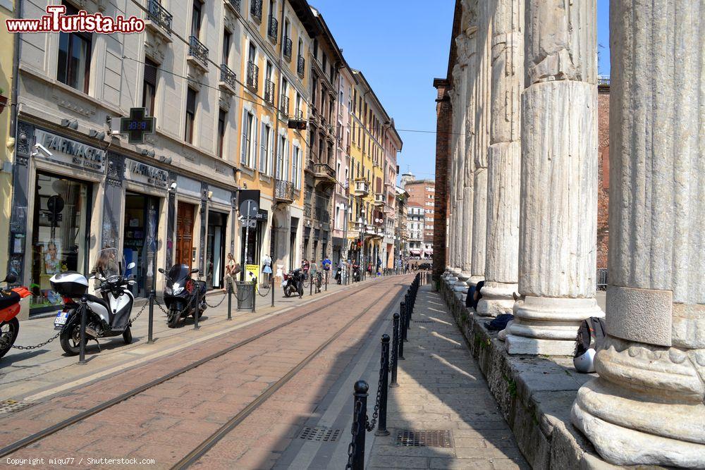 Immagine Le sedici colonne di San Lorenzo, nei pressi di Porta Ticinese a Milano, sono alte oltre sette metri e sono costruite in marmo - foto © miqu77 / Shutterstock.com