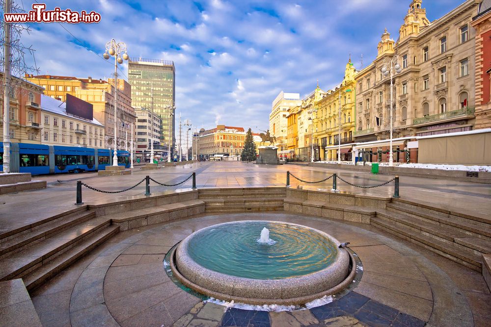 Immagine La fontana Mandusevac di Zagabria in Ban Jelacic, la principale piazza della capitale croata.