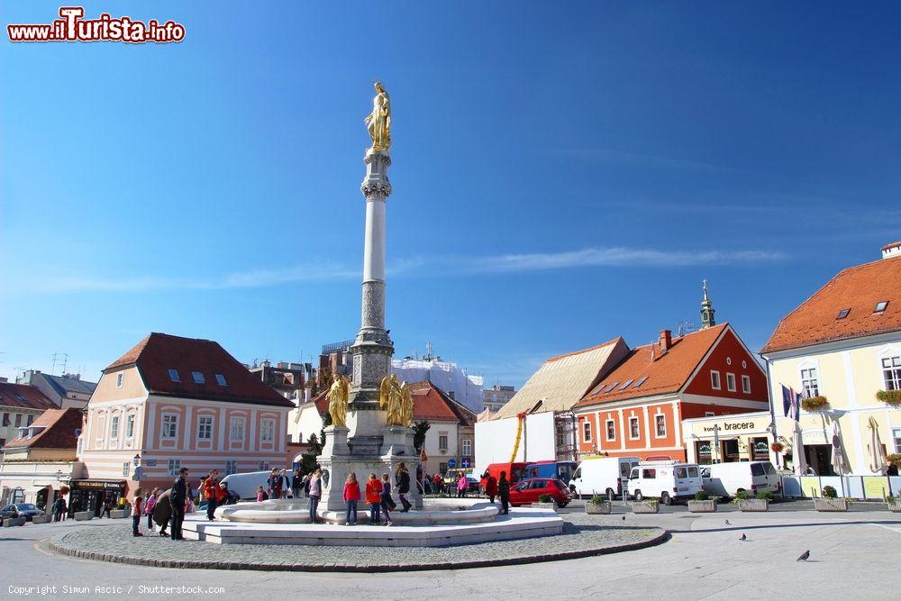 Immagine Nella Città Alta di Zagabria si trova la piazza Kaptol. Al centro sorge una fontana conosciuta come "colonna di Maria" - foto © Simun Ascic / Shutterstock.com