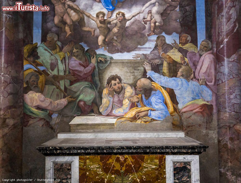 Immagine Un affresco dentro alla Chiesa di Trinita dei Monti - © photogolfer / Shutterstock.com