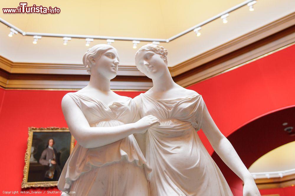 Immagine Una scultura all'interno delle Gallerie Nazionali Scozzesi, uno dei musei più vesitati ad Aedimburgo, dove l’ingresso ai musei pubblici e alle gallerie d’arte è gratuito - foto © Anton_Ivanov / Shutterstock.com