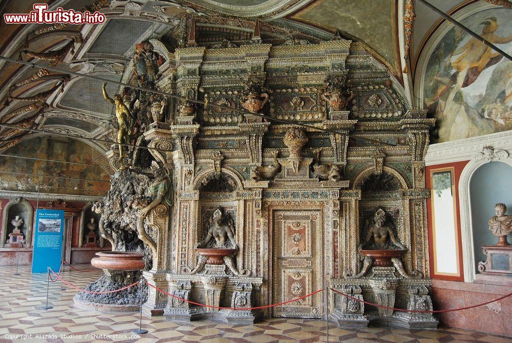 Immagine La fontana Perseusbrunnen nel complesso della Residenz di Monaco di Baviera - © Alizada Studios / Shutterstock.com