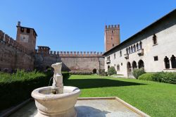 Castelvecchio è un castello di Verona adibito a museo civico. Si trova nel centro storico, sulla rica dell'Adige - foto © sasimoto / Shutterstock.com