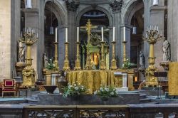 Altare maggiore della Chiesa di Saint Sulpice a Parigi - © Kiev.Victor / Shutterstock.com