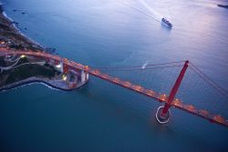 Vista aerea del Golden Gate Bridge di San Francisco (USA), uno dei ponti più famosi del mondo. La struttura fu costruita nel 1937.