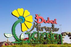 L'insegna del Miracle Garden di Dubai fotografata ...