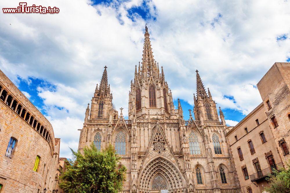 Immagine La Cattedrale di Santa Eulalia o della Croce si trova in centro a Barcellona