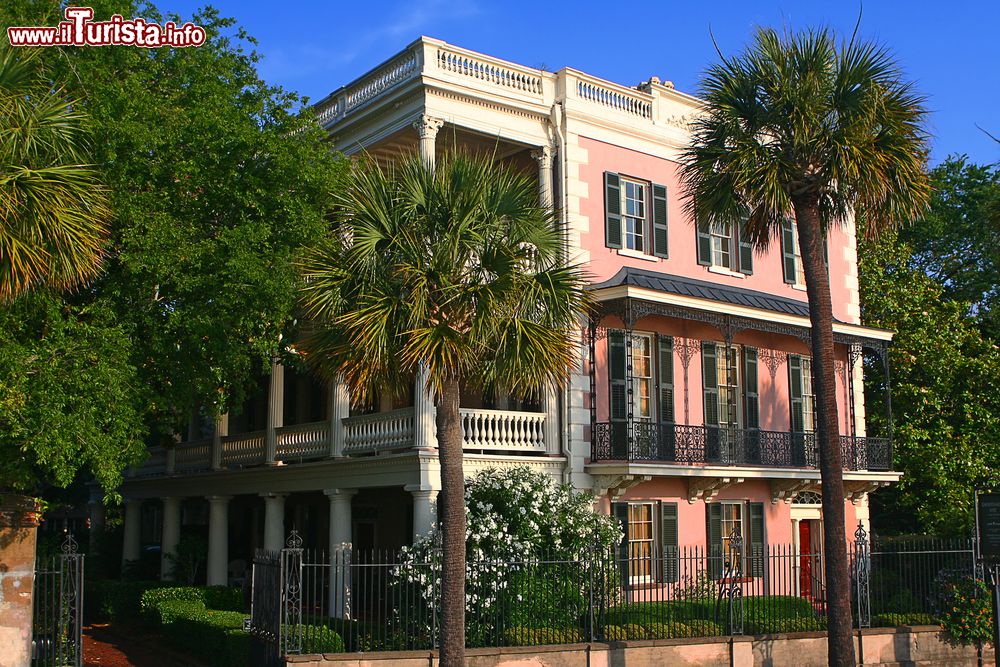 Immagine Una splendida casa ottocentesca neklla zona di Battery, nel Distretto Storico di Charleston (South Carolina).