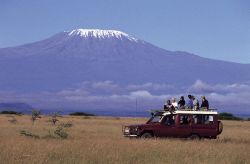 Safari nel Parco Nazionale Amboseli del Kenya ...