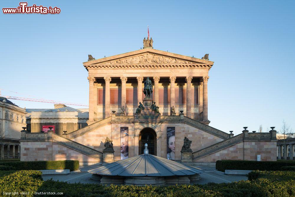 Immagine La Alte Nationalgalerie sulla Museumsinsel, l'isola dei Musei di Berlino - © vasi2 / Shutterstock.com
