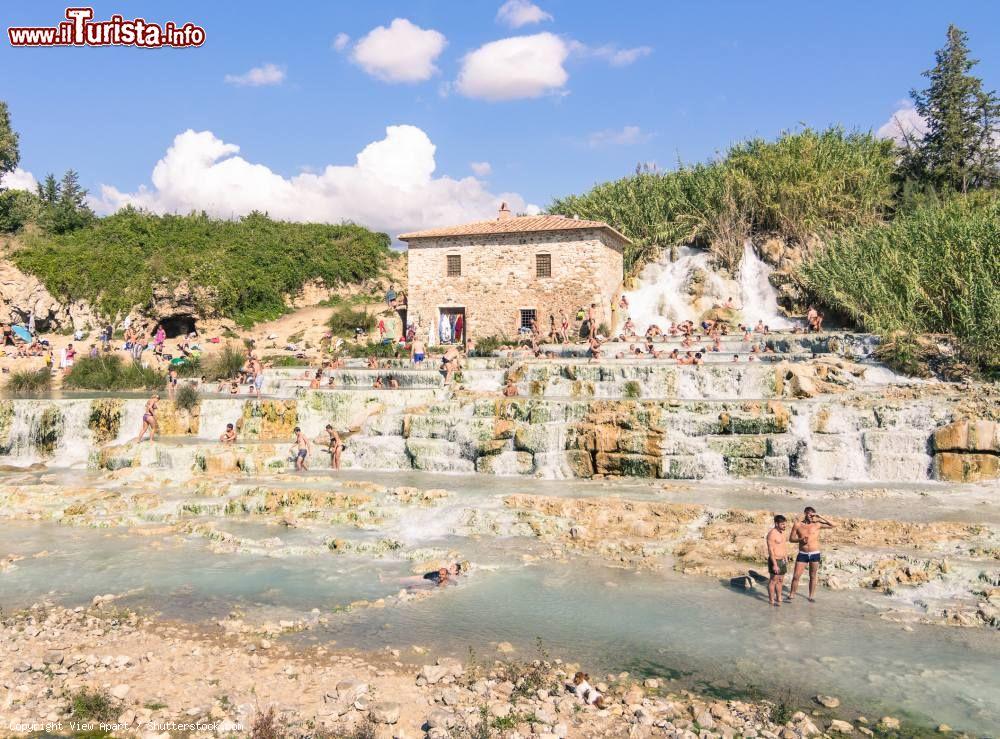 Immagine La Cascata del Mulino a Saturnia: chiamate anche come cascate del Gorello le Terme Libere di Saturnia offrono una portata di 500 litri al secondo e una temperatura di sorgente di 37,5 °C  - © View Apart / Shutterstock.com