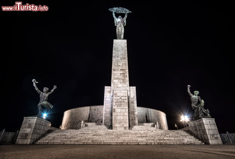 Immagini Stock - BUDAPEST, UNGHERIA - 8 AGOSTO 2012: Monumento Di