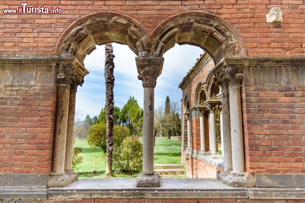 Immagine Un'immagine pittoresca della campagna senese dall'abbazia di San Galgano, Toscana - © Georgia Carini / Shutterstock.com