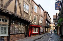 The Shambles è un'antica strada dove un tempo si trovavano le botteghe dei macellai nel centro di York (Inghilterra) - © Angelina Dimitrova / Shutterstock.com