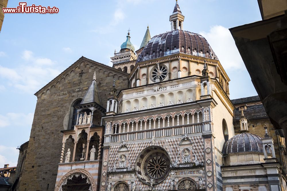 Immagine Bergamo: la Basilica di Santa Maria Maggiore con i suoi diversi stili architettonici è il monumento di maggior prestigio ecclesiastico della città lombarda.