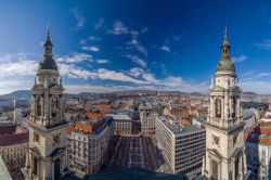 Vista panoramica su Budapest (Ungheria) dalla cupola della Basilica di Santo Stefano.