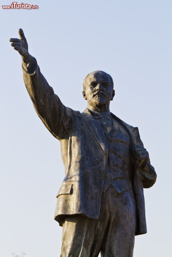Immagine La statua di Lenin ospitata oggi nel Memento Park, il Parco della Memoria dell'epoca comunista a Budapest.