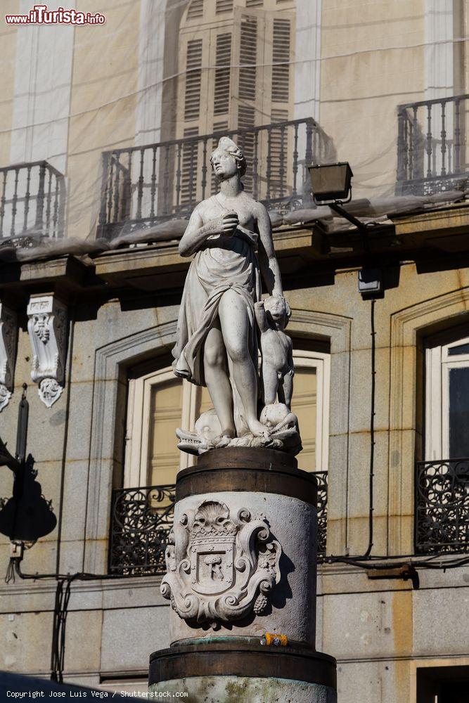 Immagine La statua di Mariblanca in Puerta del Sol a Madrid. Il nome della statua, che non si sa esattamente chi rappresenti, deriva dal colore candido del marmo con cui è costruita - foto © Jose Luis Vega / Shutterstock.com
