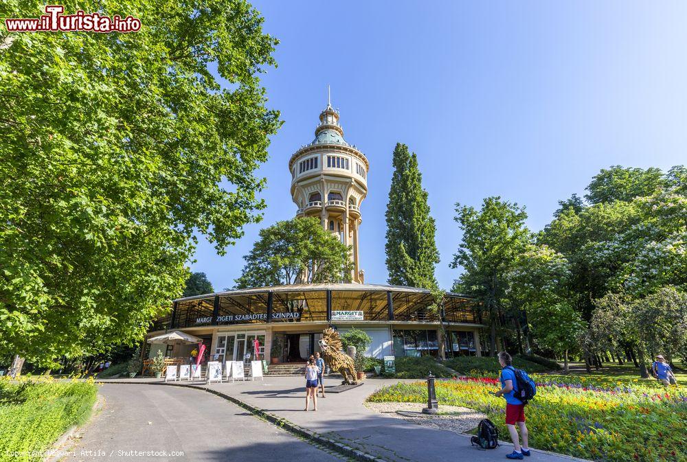Immagine Budapest, Ungheria: la torre del serbatoio sull'Isola Margherita (Margit-Sziget) sul Danubio - foto © Ungvari Attila / Shutterstock.com