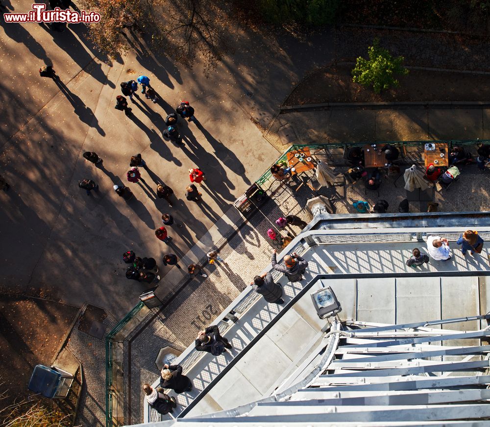 Immagine Vista dall'alto della Torre Panoramica di Petrin, uno dei simboli di Praga (Repubblica Ceca).