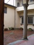 Arezzo: il cortile della Casa di Francesco Petrarca, nel centro storico della città.