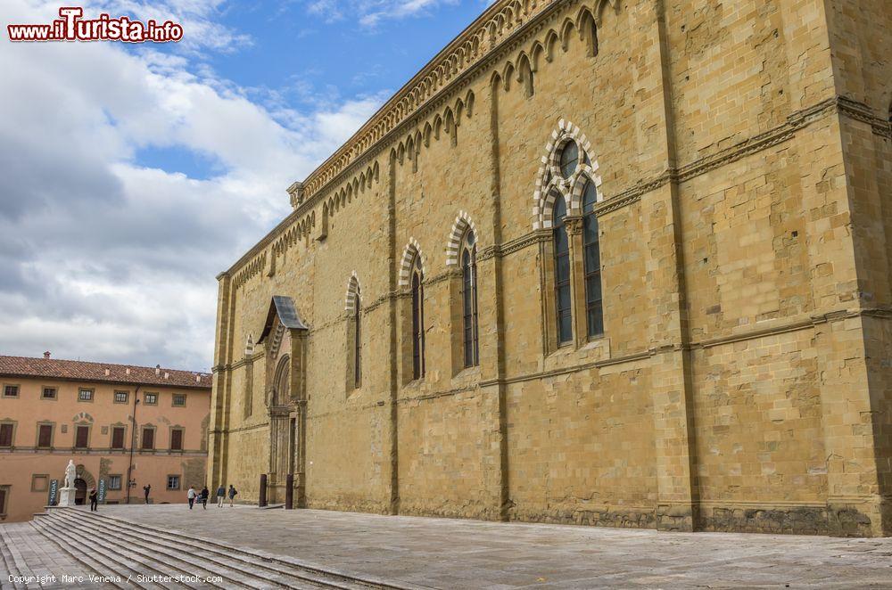 Immagine Il fianco della Cattedrale dei Santi Pietro e Donato nel centro di Arezzo, in Toscana - foto © Marc Venema / Shutterstock.com