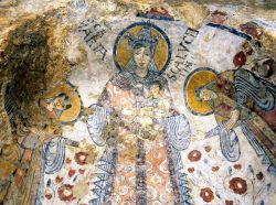 La Cripta del Peccato Originale ospita un ciclo di affreschi dell'’VIII e IX secolo, realizzati da un artista detto il "Pittore dei Fiori di Matera" - foto © www.criptadelpeccatooriginale.it/ ...