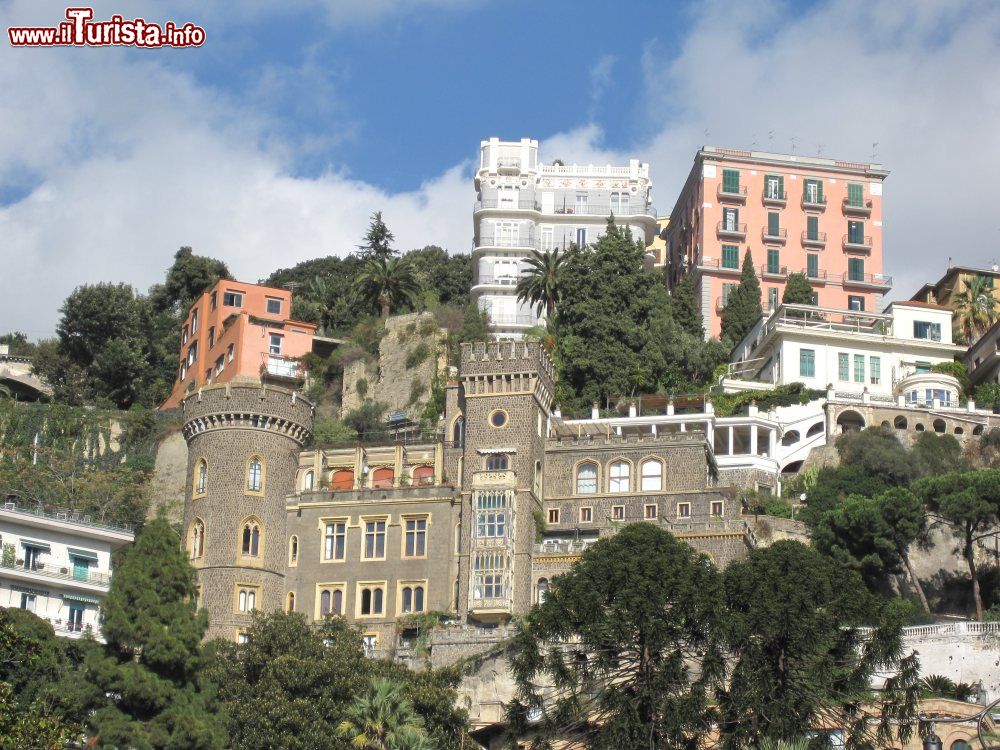 Immagine Napoli, la facciata del Castello Aselmeyer