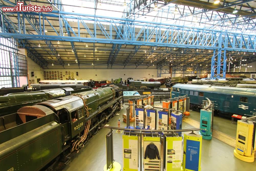 Immagine La grande sala espositiva del museo dei treni di York