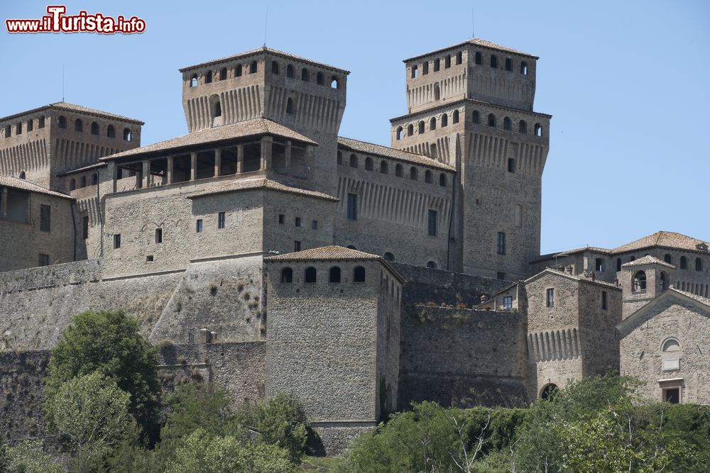 Immagine La fortezza medievale di Torrechiara fotografata in estate (Emilia-Romagna)