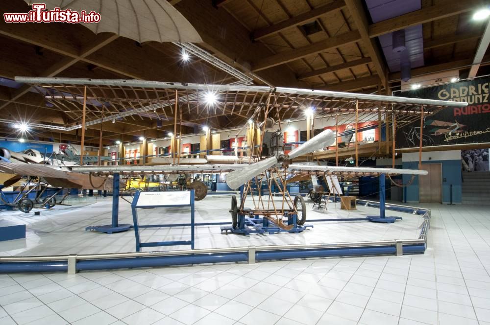 Immagine Trento: il Museo dell’Aeronautica Gianni Caproni è un luogo imperdibile per gli appassionati e i curiosi di aerei.