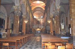 Interno della Chiesa di Sant'Ambrogio ad Alassio, la più importante della città ligure