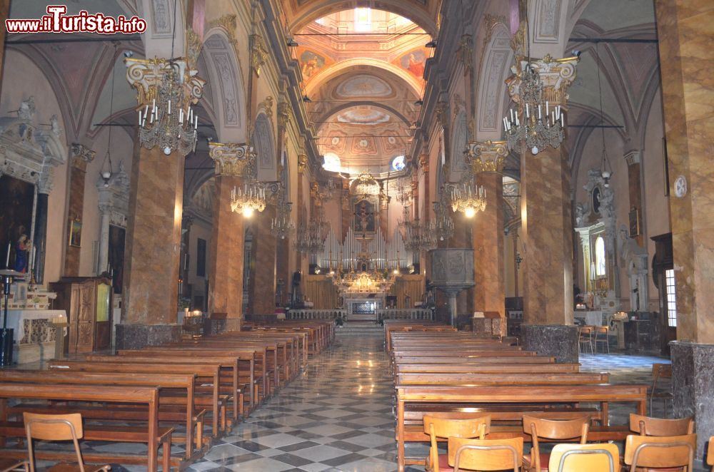 Immagine Interno della Chiesa di Sant'Ambrogio ad Alassio, la più importante della città ligure