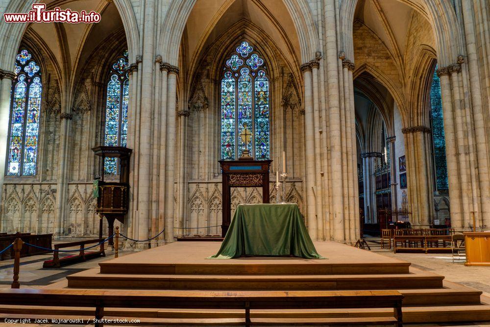 Immagine L'altare di York Minster, la splendida cattedrale gotica di York (Inghilterra) - foto © Jacek Wojnarowski / Shutterstock.com